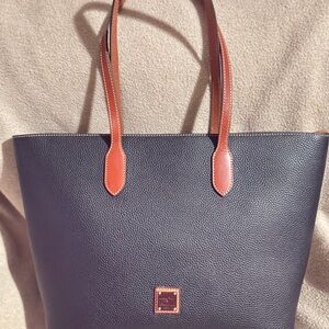 EUC Dooney & Bourke Pebble Grain Leather large Tote Bag, Co.or Midnight Blue